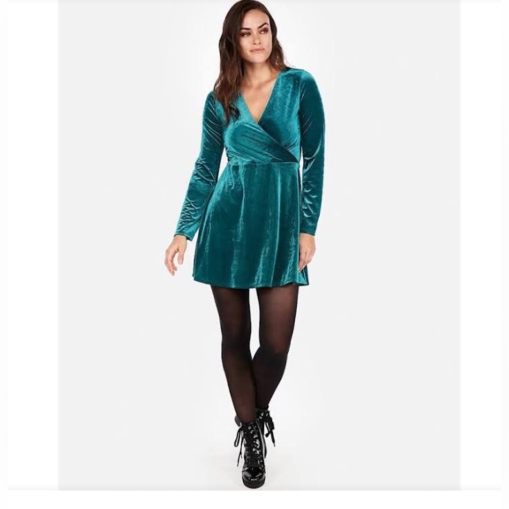 Express S velvet NWT ✨👗❤️